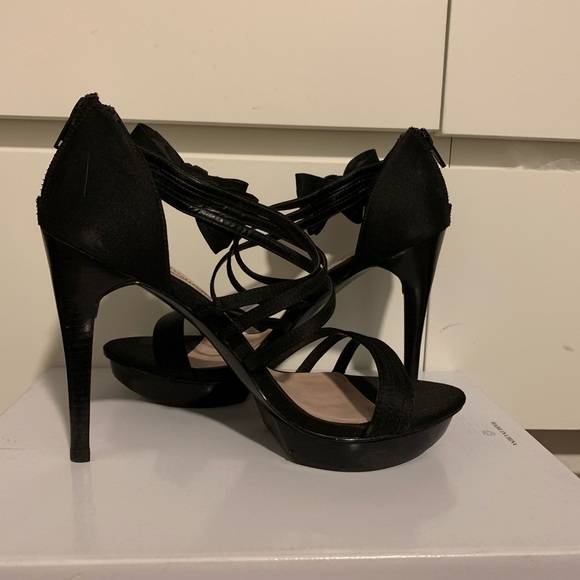 Fergalicious sexy strappy heels - Picture 2 of 5